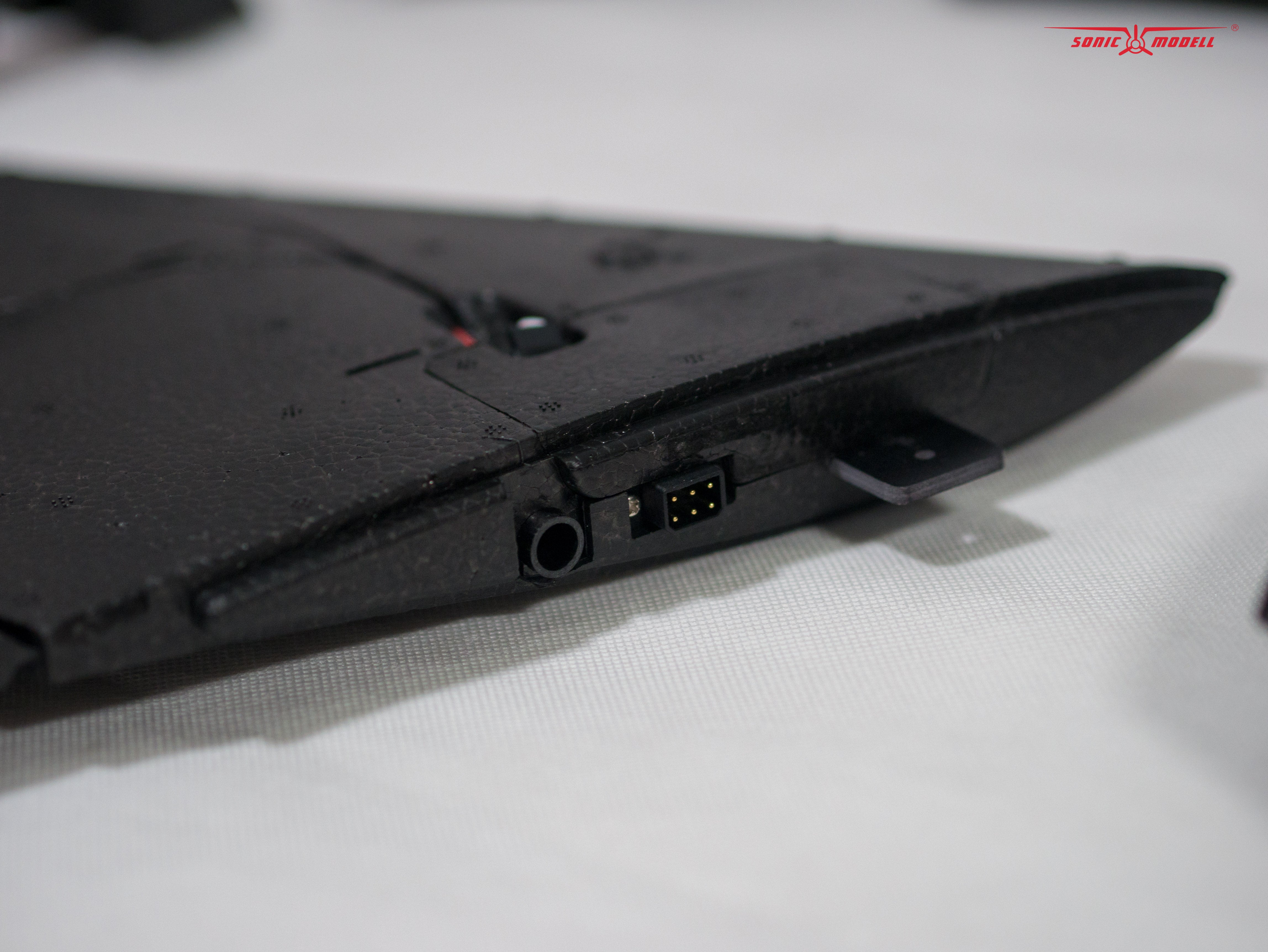 Get the Sonicmodell AR Wing Pro 1000mm Wingspan - An Upgraded FPV Wing Kit