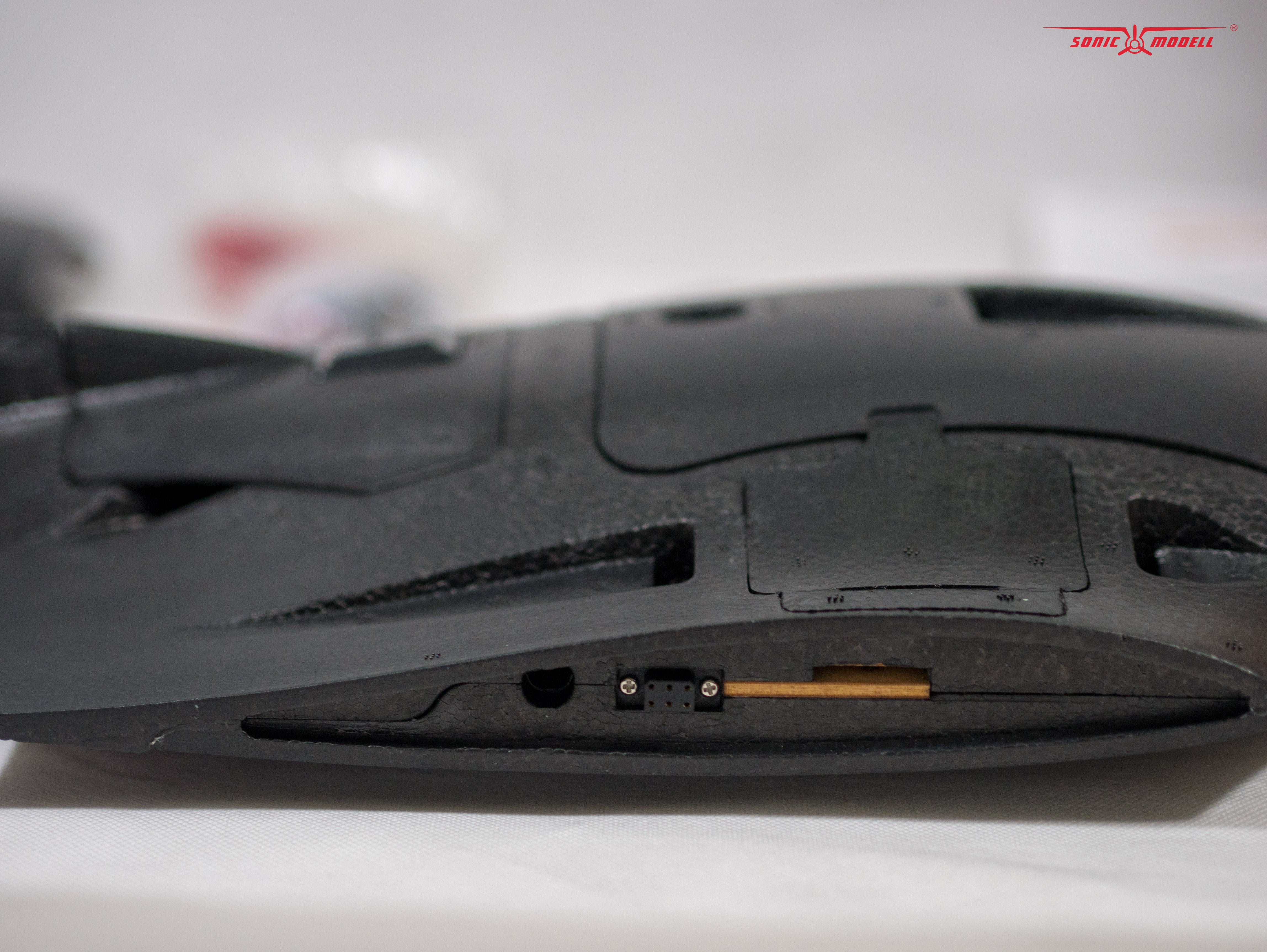 Get the Sonicmodell AR Wing Pro 1000mm Wingspan - An Upgraded FPV Wing Kit